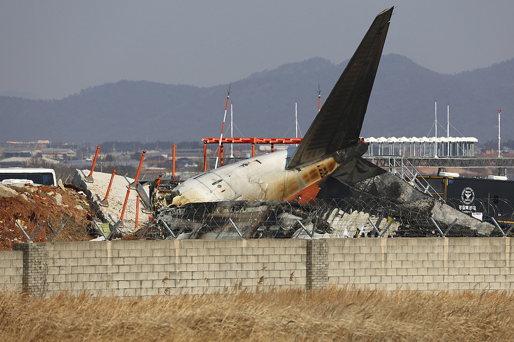 韓國客機(jī)起火已致47人死亡