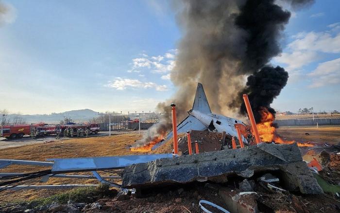 韓國(guó)客機(jī)起火28人死亡