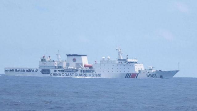 中國海警在黃巖島起飛艦載機并不是首次。，早在幾年前，中國海警就已經在黃巖島設立常態(tài)化巡邏機制，并且多次起飛艦載機進行巡邏。這是為了維護黃巖島的主權和海洋權益，確保該區(qū)域的安全穩(wěn)定。需要注意的是，具體的首次起飛時間可能因不同的報道和來源而有所差異。，以上內容僅供參考，如需更多信息，建議查閱相關報道或咨詢專業(yè)人士。