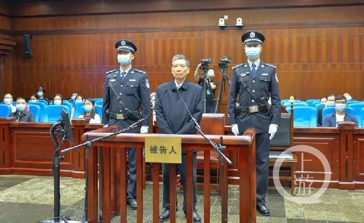 搞“人草大戰(zhàn)” 副市長等9人被處理