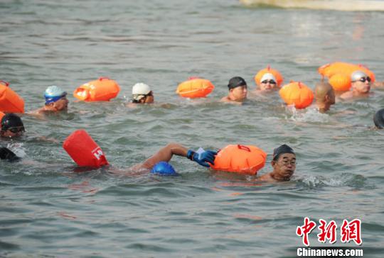 東北老人在海南冬泳時溺水