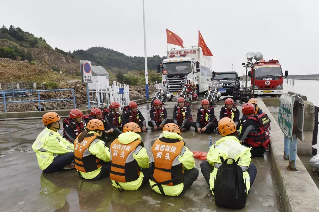 深圳公益救援隊9人趕赴西藏