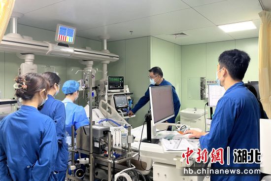 27歲小伙凌晨上吐下瀉進(jìn)ICU