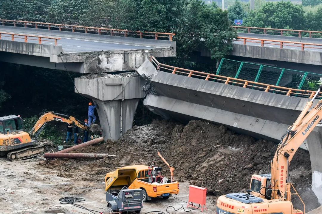 46007小魚兒主頁玄機(jī)二站,湖南永州通報(bào)罐車側(cè)翻致泄漏